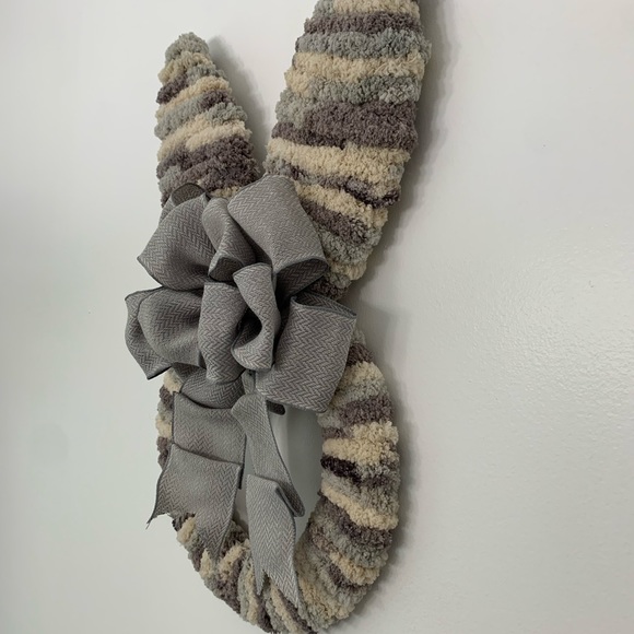Handmade Yarn Bunny Wreath - Picture 4 of 6